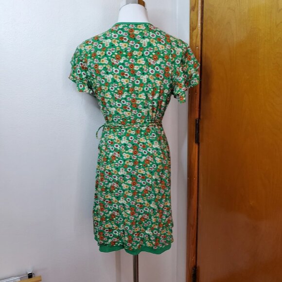 Mi Ami Size L Green Floral Wrap Dress Lined Flirty Flouncy Fabric Flutter Sleeve - Picture 12 of 13